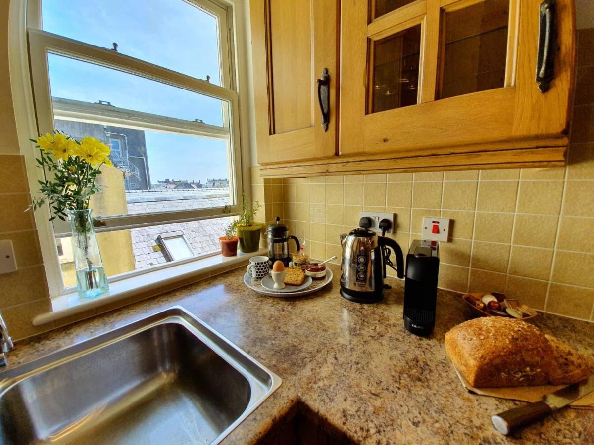Stylish Flat In Central Tenby & Free Parking Exteriör bild