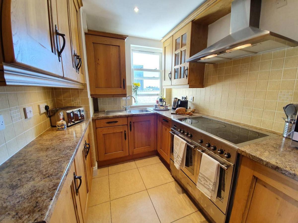 Stylish Flat In Central Tenby & Free Parking Exteriör bild