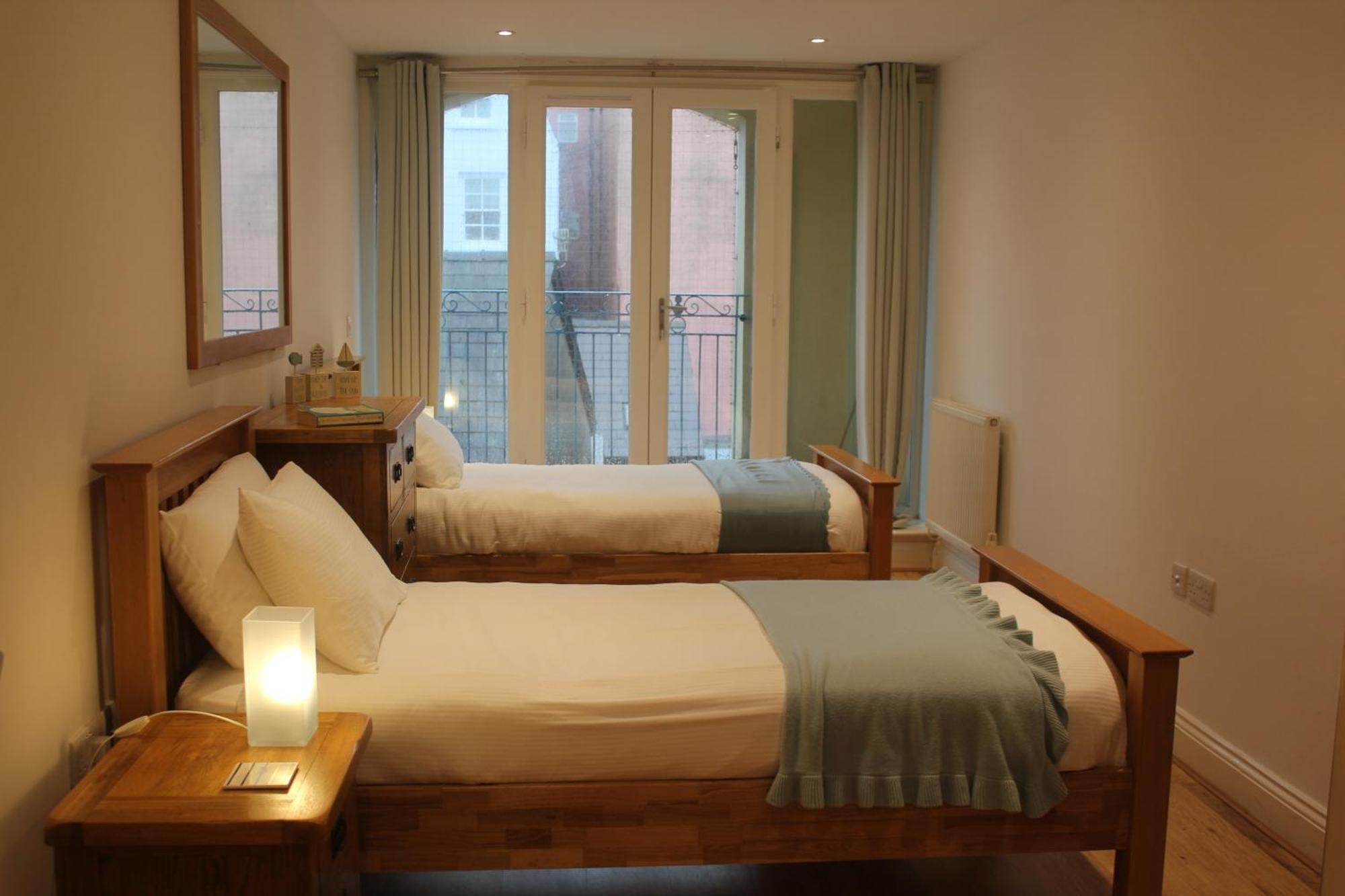 Stylish Flat In Central Tenby & Free Parking Exteriör bild
